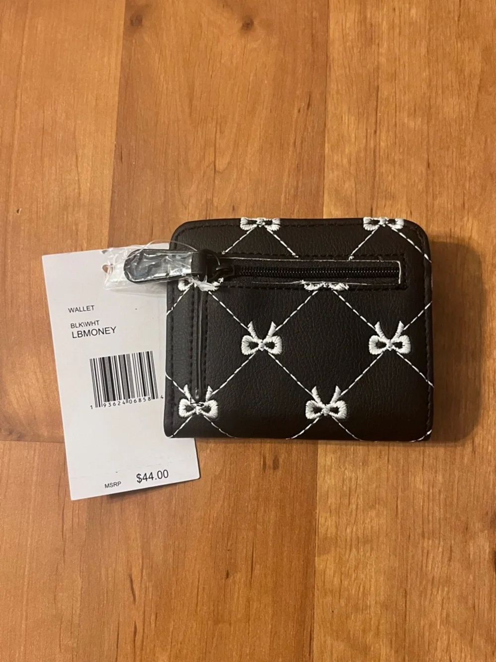 Betsey Johnson Black Quilted Bow & Heart Wallet - Picture 3 of 7